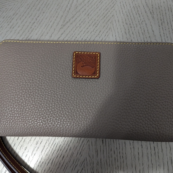DOONEY AND BOURKE LARGE WALLET - Picture 3 of 11